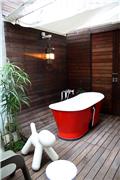 Bathtub on hotel room veranda